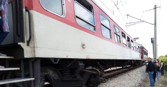 Бързият влак № 2602 от Варна за София престоява на