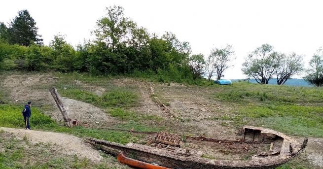 Откриха останките на кораб потънал в язовир Тича преди три