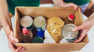 Община Тетевен и БЧК събират хранителни продукти за бежанци от