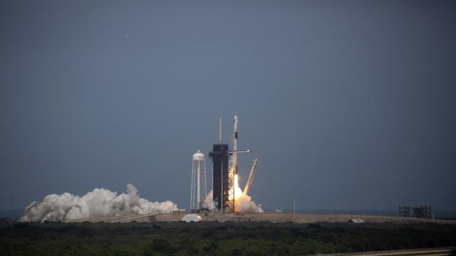  Космическият кораб Дракон на SpaceX излетя към МКС (ВИДЕО/СНИМКИ)