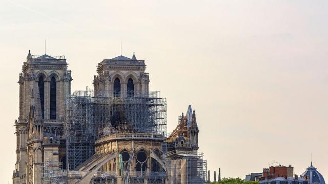 Катедралата „Нотр Дам“ се оказа желязна