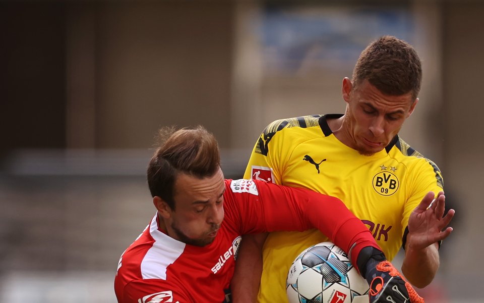 Падерборн и Борусия Дортмунд играят при 0:0 в мач от