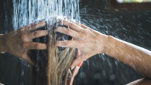 Може би сте виждали хора които скачат в студени морета