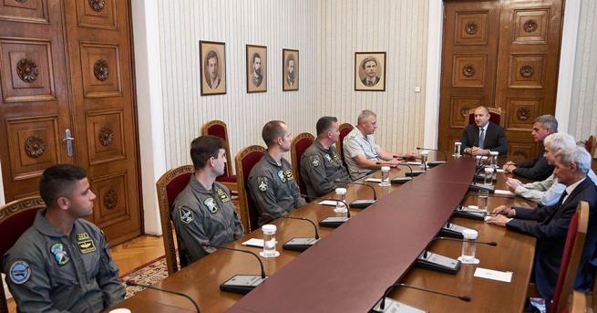 Президентът и върховен главнокомандващ на Въоръжените сили Румен Радев се