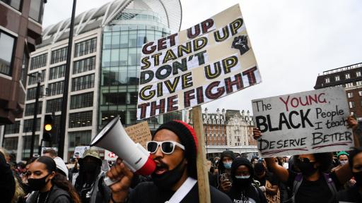  <p>Ранени служители на реда и десетки хиляди стачкуващи по улиците на Лондон</p> 