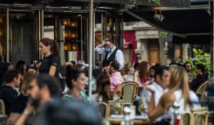 Как парижани се връщат към "нормалния" живот