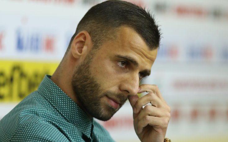 Нападател на Славия аут от терените за дълго