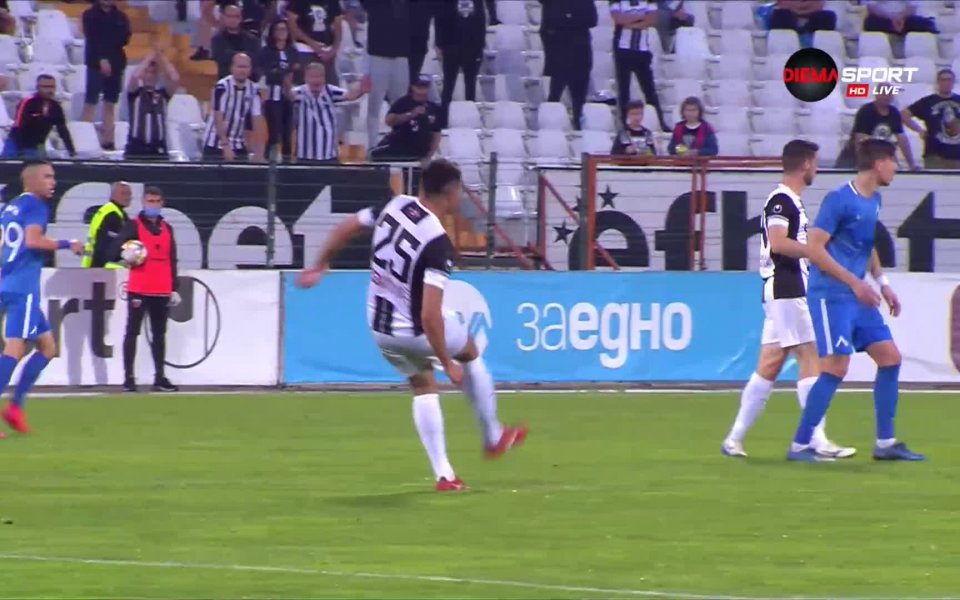 В 23-ата минута дочакините от Локомотив поведоха. Бранителят на Левски