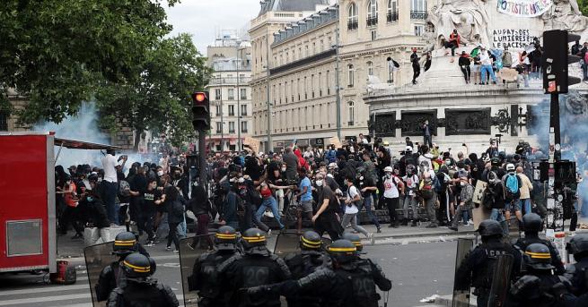 Няколко хиляди души се събраха днес следобед на протест срещу