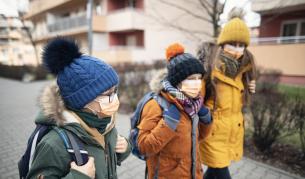 <p>COVID-19: Какво се случва с училищата по света&nbsp;</p>