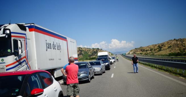 България Колона от тежкотоварни автомобили на границата с Гърция Българите