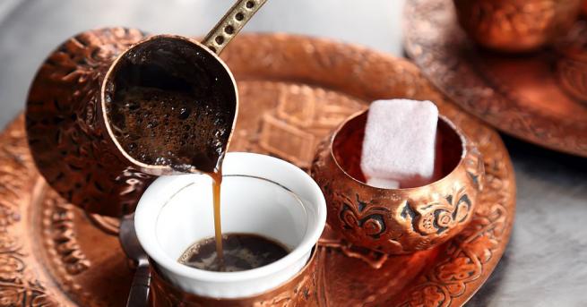 Приготвянето на турското кафе си е цяла традиция която любителите