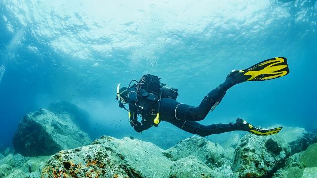 Учени вкараха безжичен интернет и под водата