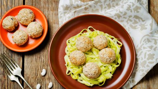  Да си приготвим апетитен обяд: Кюфтета от тиквички и извара 