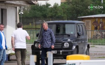 Мажоритарният собственик на Левски Наско Сираков посети сутрешната тренировка на