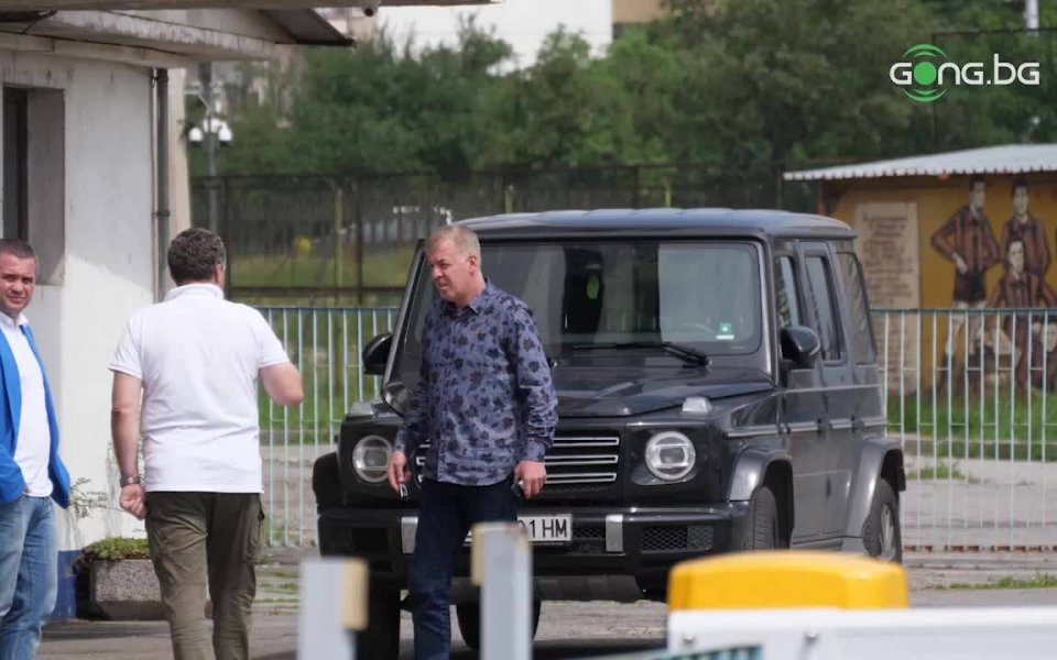 Мажоритарният собственик на Левски Наско Сираков посети сутрешната тренировка на