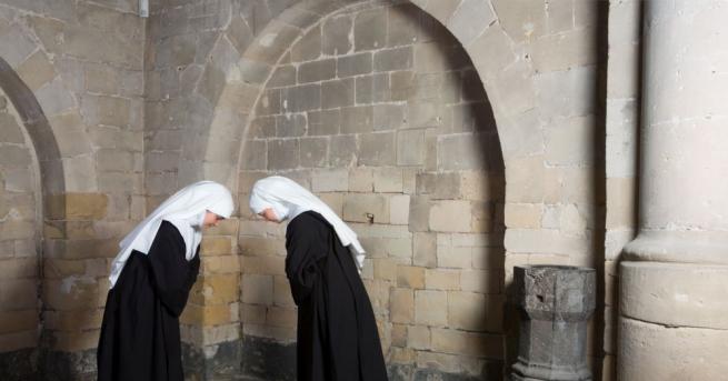 Две над стогодишни монахини пребориха коронавируса пише в Кориере дела
