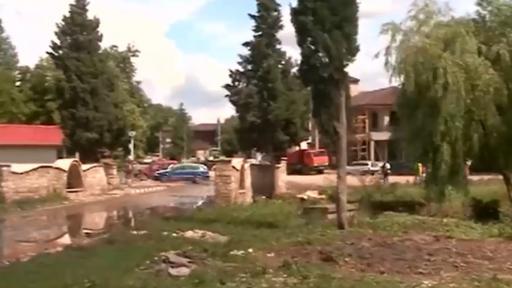  След двуметровата вълна в Неофит Рилски ловили риба с ръце 