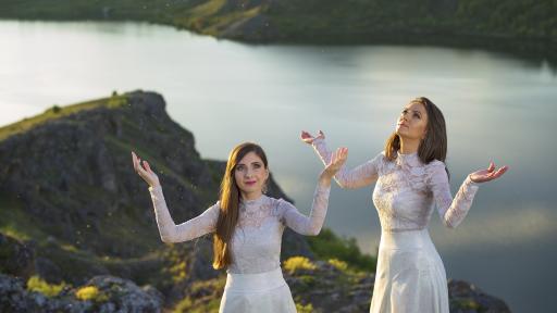  <p>Двете <strong>млади българки</strong>, чиято пристрастеност е <strong>фолклорът</strong> и завоюваха <strong>Гран При</strong></p> 