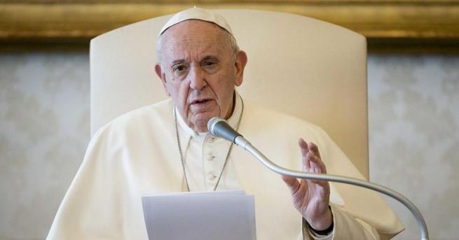 Папа Франциск няма да пътува в чужбина до края на