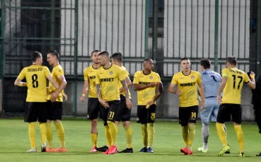 Ботев Пловдив тренира при 34 градуса на Коматево ден преди мача