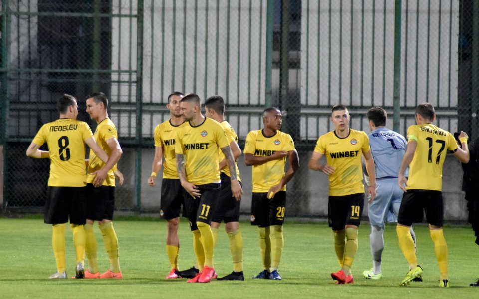 Ботев Пловдив тренира при 34 градуса на Коматево ден преди