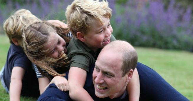 Любопитно Трогателни снимки на принц Уилям: рожденик и горд баща