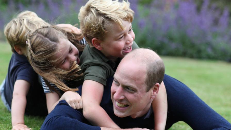  Трогателни фотоси на принц Уилям: рожденик и горделив татко 