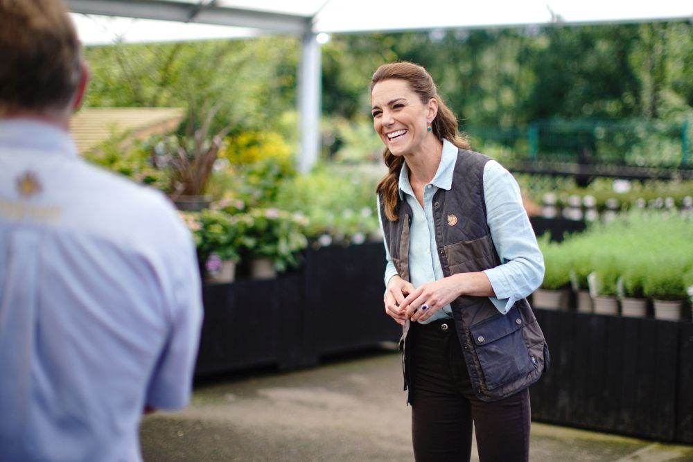 Херцогинята на Кеймбридж посети градински център, за да види как се справя бизнесът в условията на пандемията от коронавируса