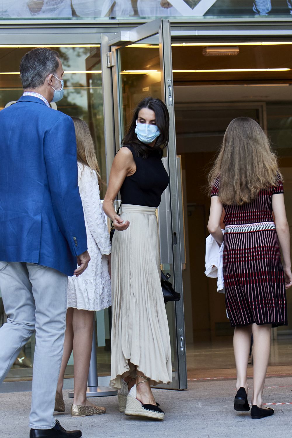 Испанското кралско семейство отиде на театър в условията на пандемия от коронавируса