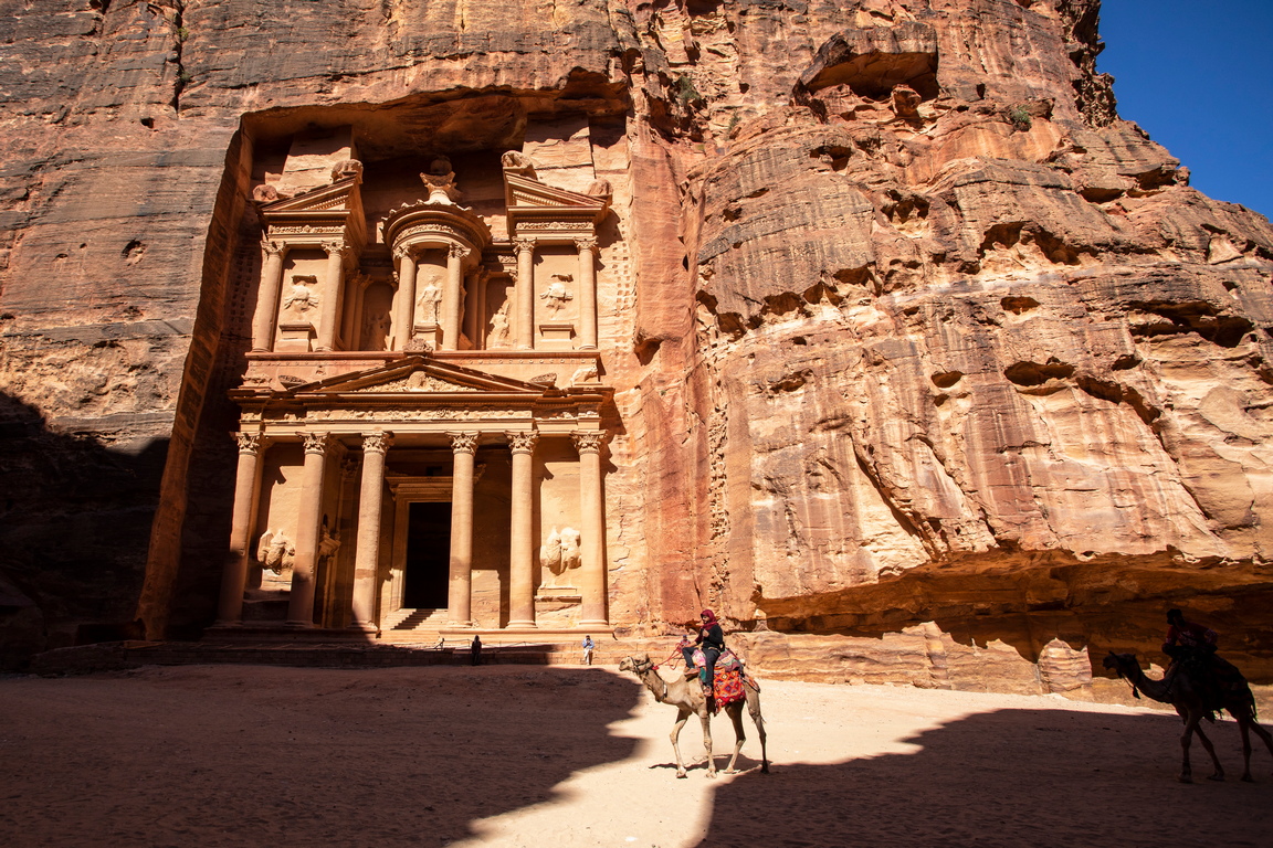 <p>Археологическият обект Петра е една от забележителностите на туристическият сектор в Йордания, привлече през 2019 г., според официални данни, около 1,13 милиона посетители от цял ​​свят.</p>