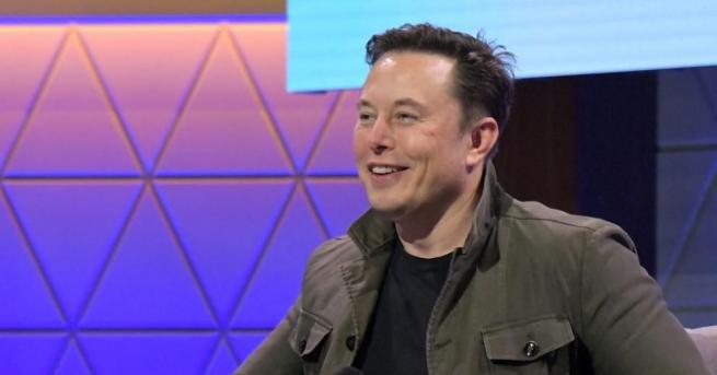 Шефът на Tesla и SpaceX Илън Мъск показа за първи