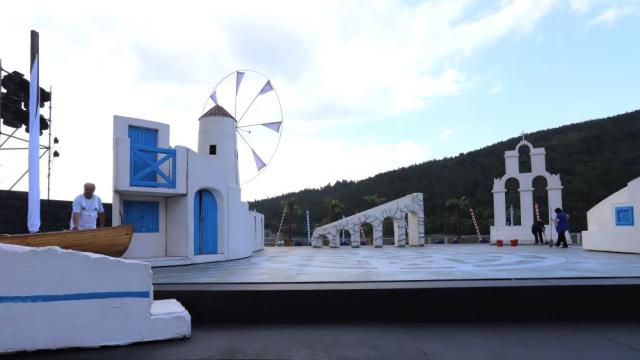 Операта е вече на езерото Панчарево: Тази вечер е Mamma Mia (ВИДЕО, СНИМКИ)