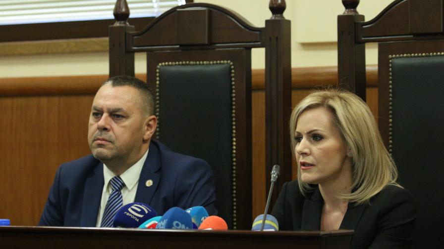  Безпрецедентна интервенция, арести на шефове в Министерство на вътрешните работи 