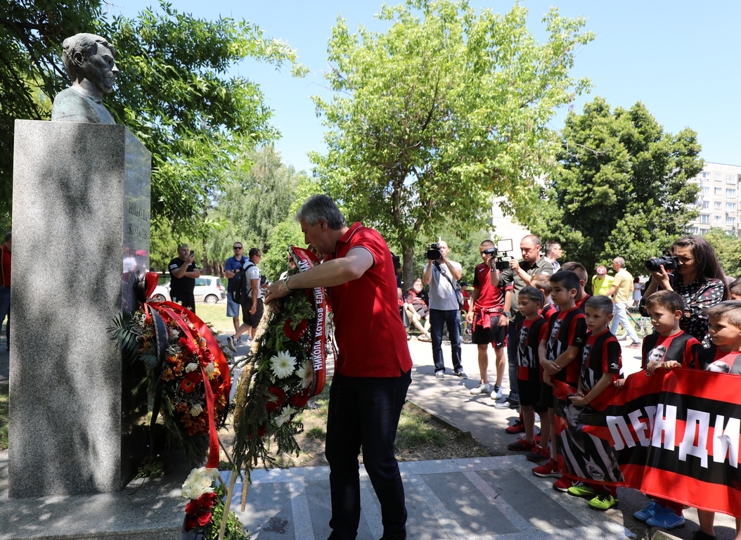 <p>Откриване на Мемориален комплекс &bdquo;Никола Котков&rdquo; в ж.к. Надежда, София</p>