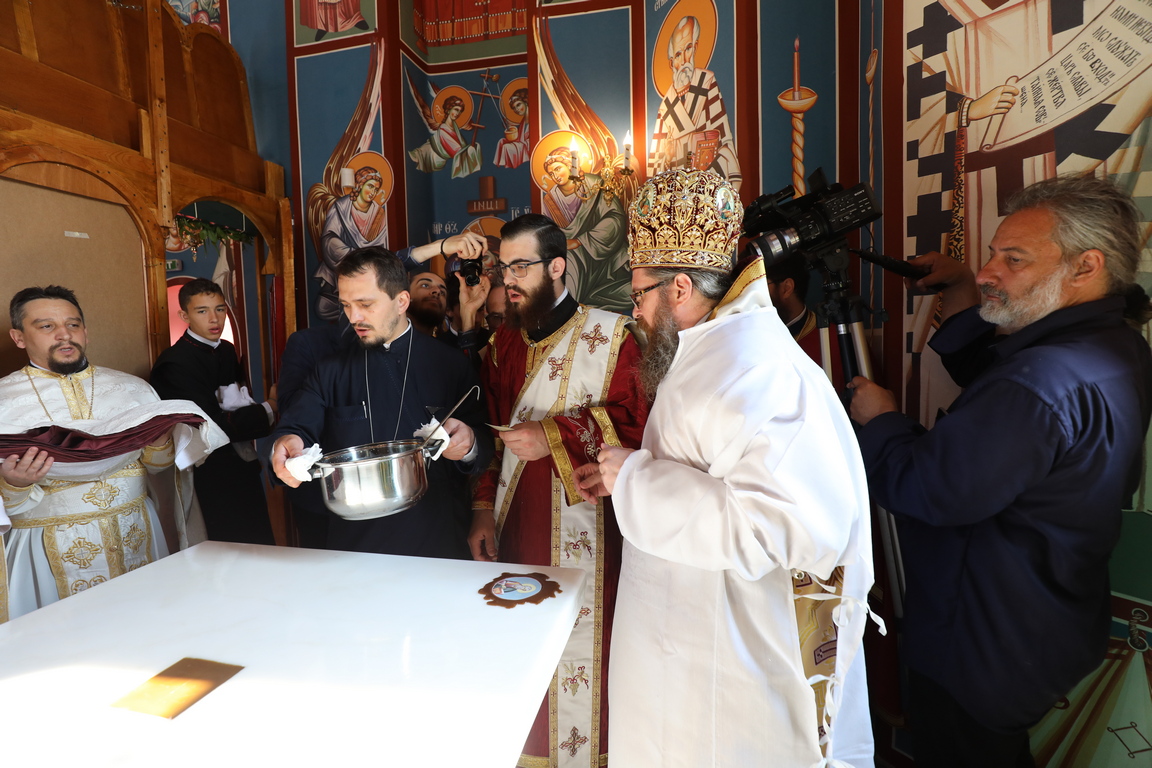 <p>Освещаване на новият храм &bdquo;Св. мчци Рафаил, Николай и Ирина&rdquo; в с. Волуяк - София</p>