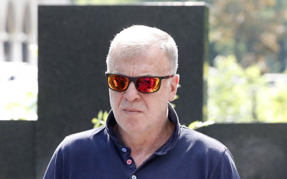 Мажоритарният акционер на Левски Наско Сираков ще се подложи на