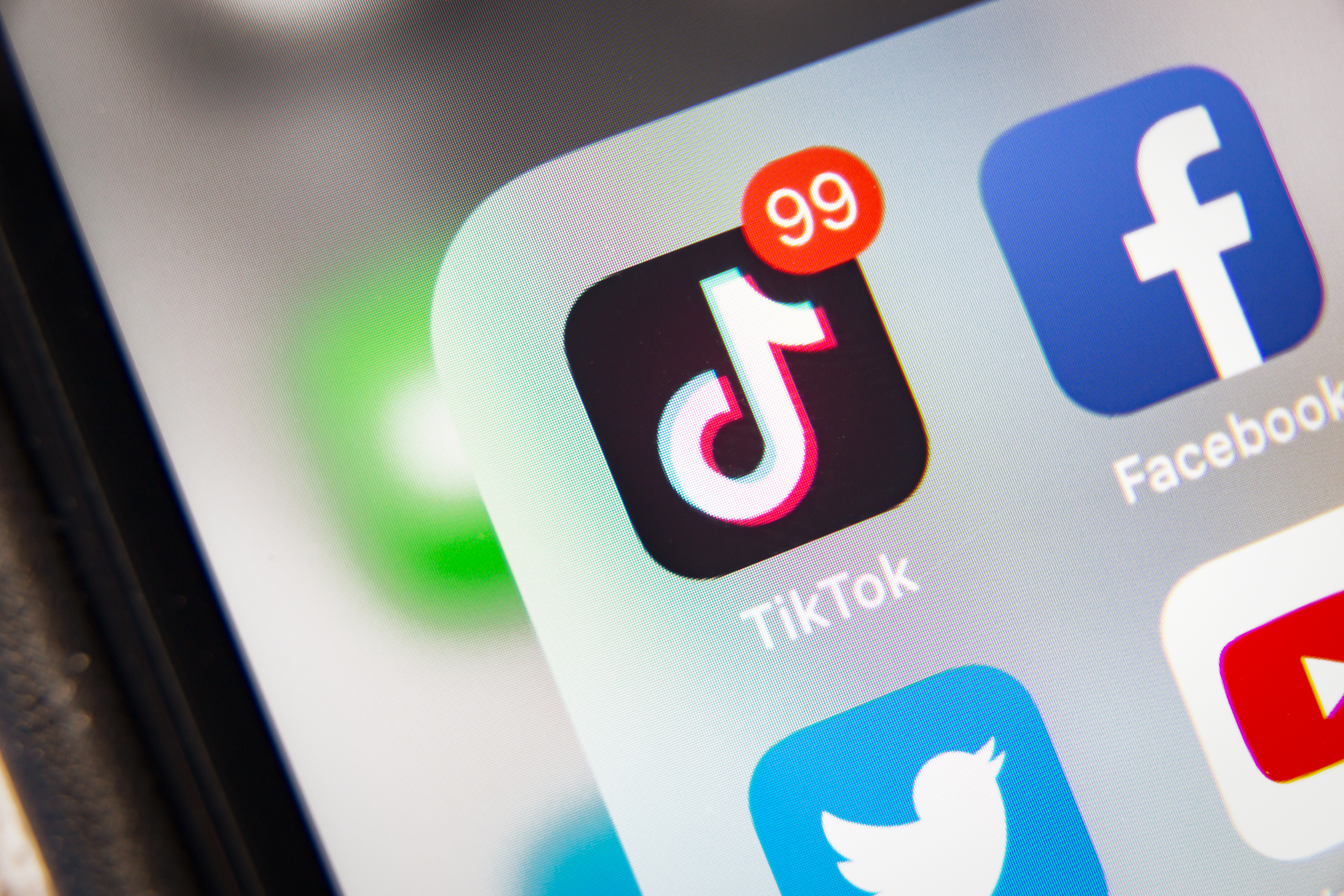 Защо Индия забрани хитовата социална мрежа TikTok