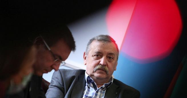 Към настоящия момент заразяването с коронавирус е в огнища по