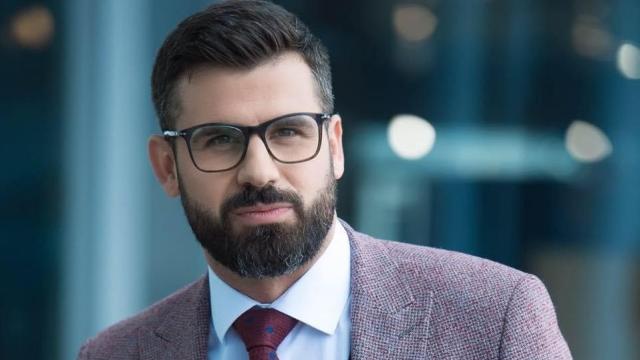 Кузман Илиев се сгоди за дългогодишната си приятелка Константина Живова (СНИМКИ)