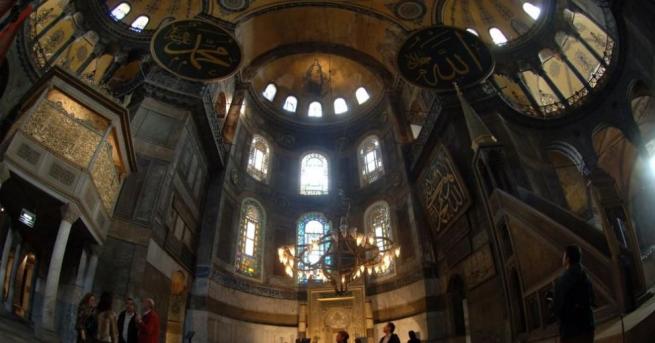 Турският съд отложи решението дали Света София“ в Истанбул може
