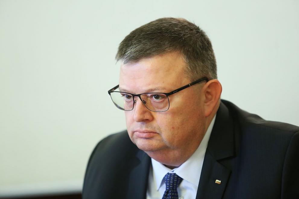 Председателят на КПКОНПИ Сотир Цацаров е с отнет достъп до