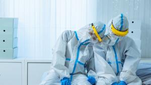 Лекарите грижещи се за болни от коронавирус в университетската болница