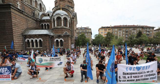 България Полицаи излязоха на протест навръх професионалния си празник Ако