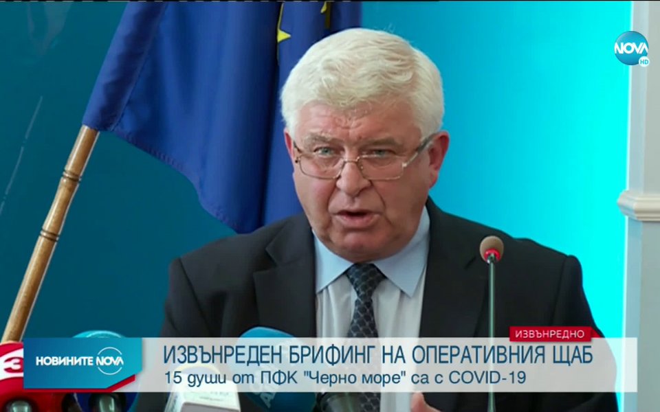 Цели 16 души са заразени с коронавирус в състава на