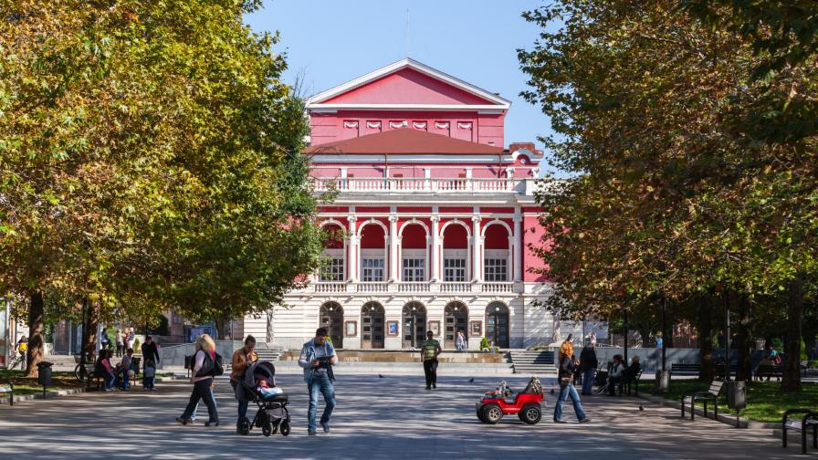  Пожар в операта в Русе (видео) 