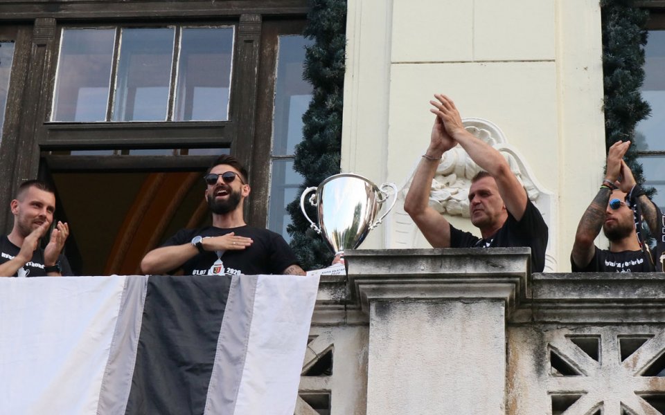 14 общински съветници от различни групи предложиха шефовете и играчите