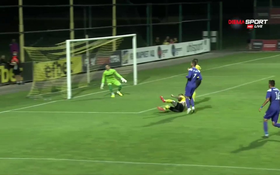 Отборът на Ботев Пловдив спечели с 1:0 срещу Етър и