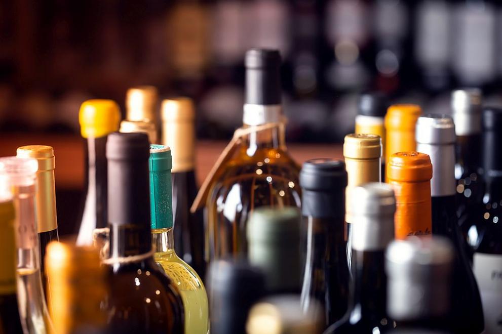 Иззеха голямо количество контрабанден алкохол в Харманли, съобщиха от полицията.