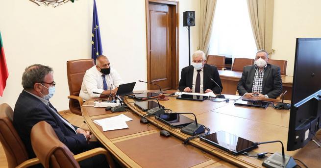 На видеоконферентна среща между министър-председателя Бойко Борисов, Националния оперативен щаб